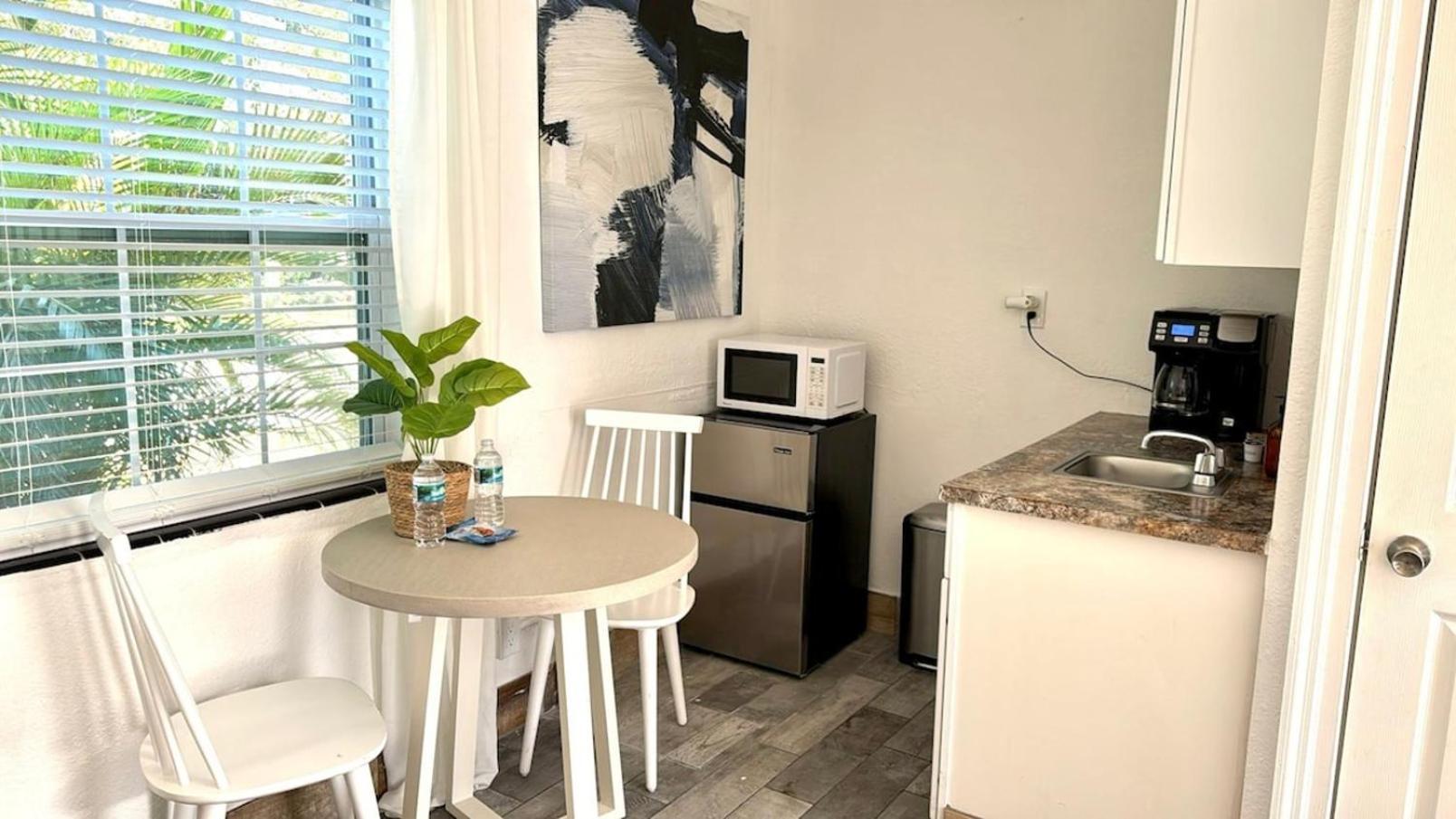2q Beds With Shared Pool 03