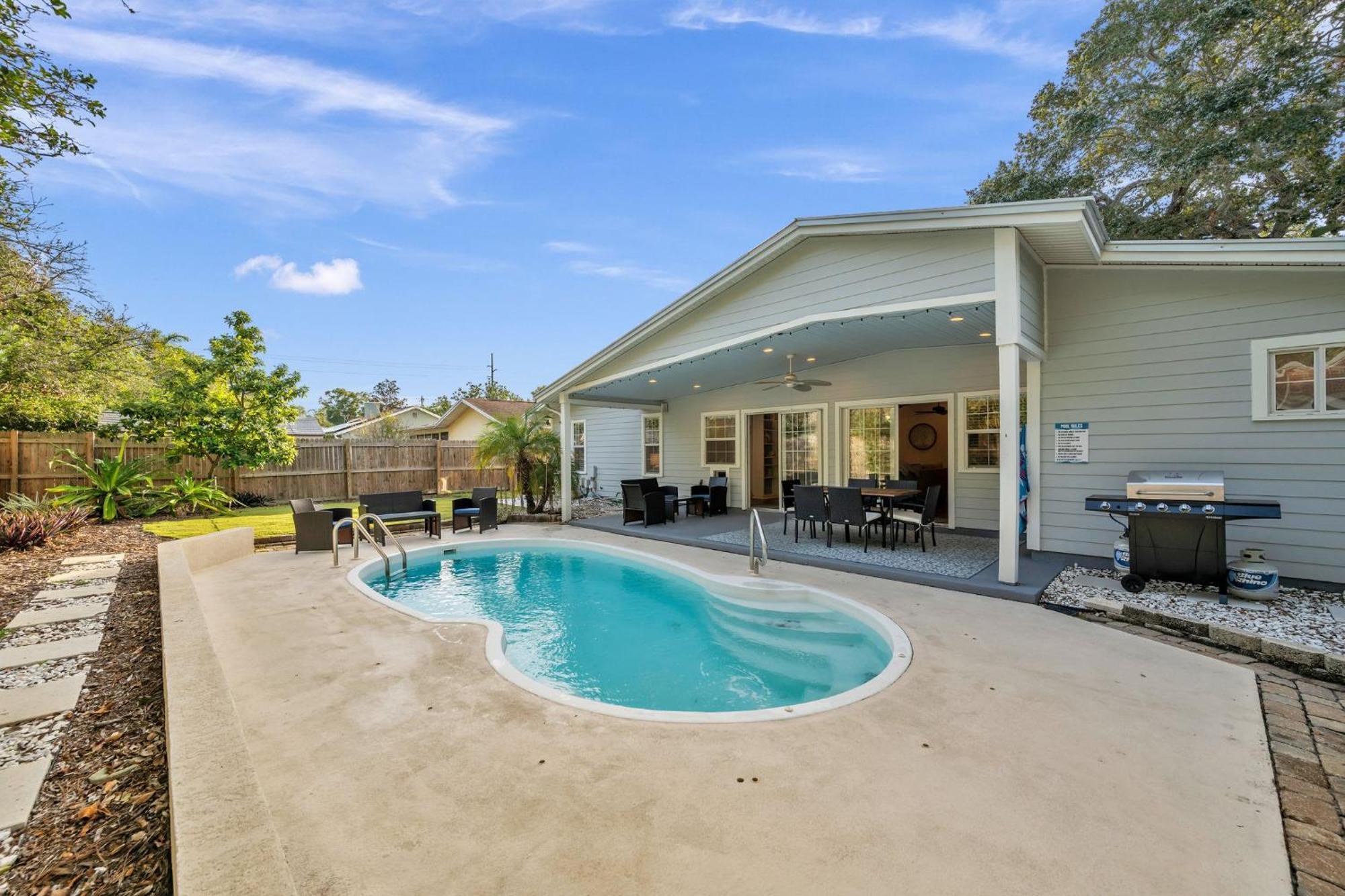 Heated Pool, Stylish - Grand Cypress Retreat Holiday home *