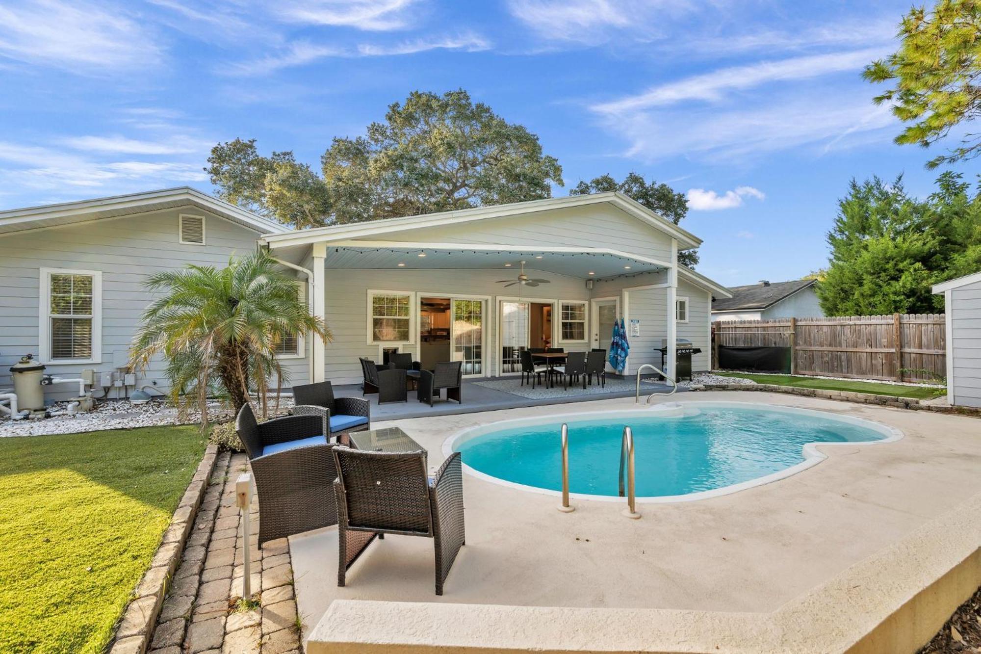 Heated Pool, Stylish - Grand Cypress Retreat Holiday home *