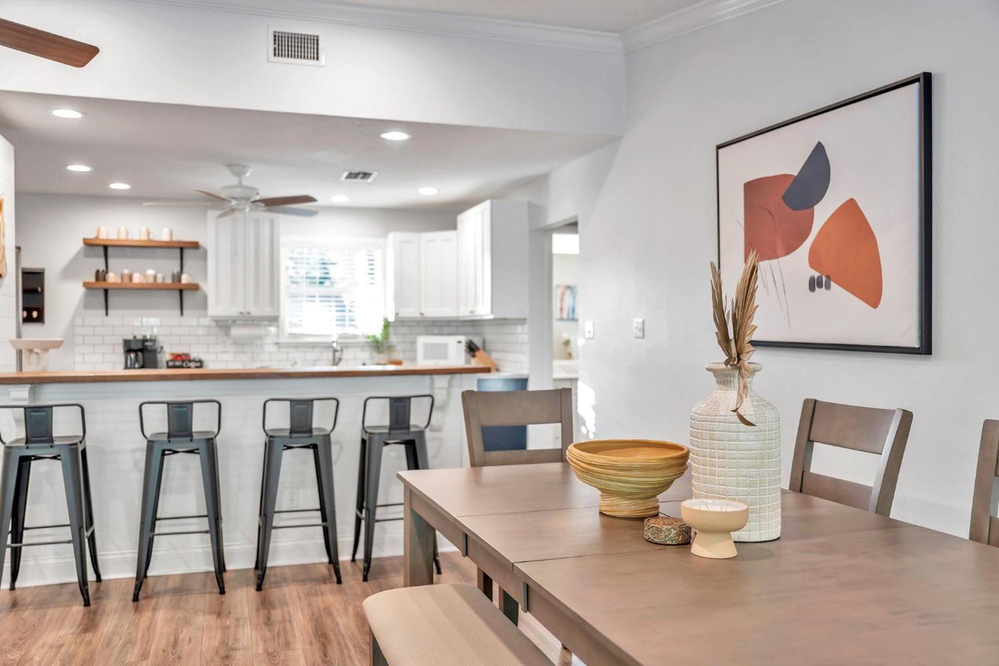 Heated Pool, Stylish - Grand Cypress Retreat Holiday home *