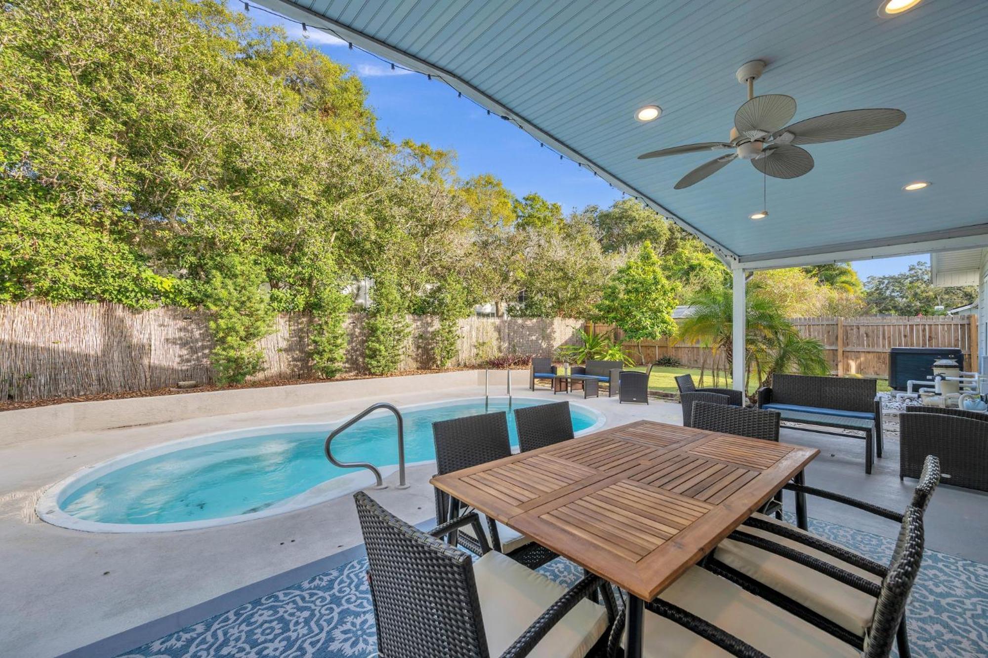 Heated Pool, Stylish - Grand Cypress Retreat Holiday home *