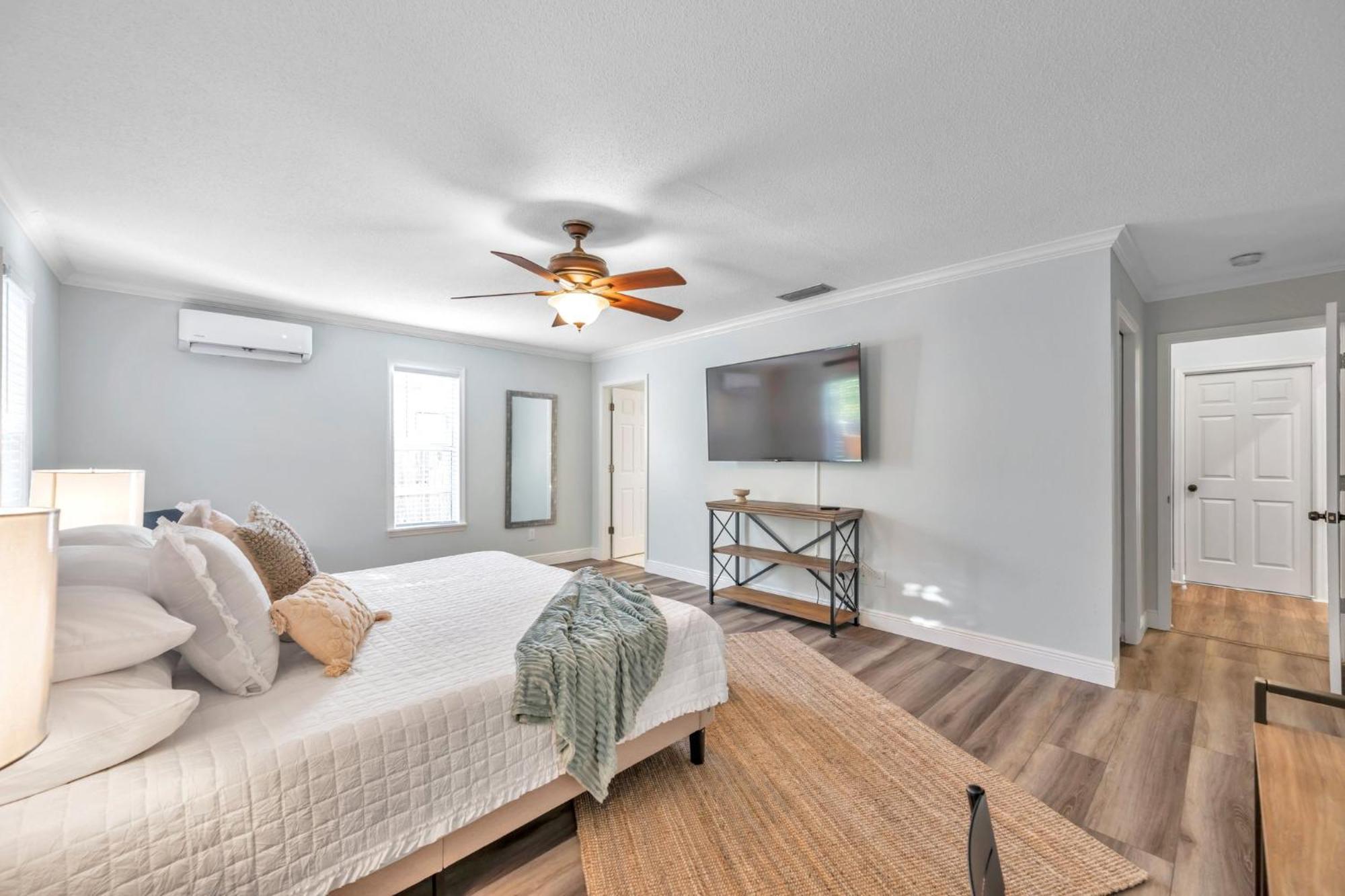 Heated Pool, Stylish - Grand Cypress Retreat Holiday home Clearwater