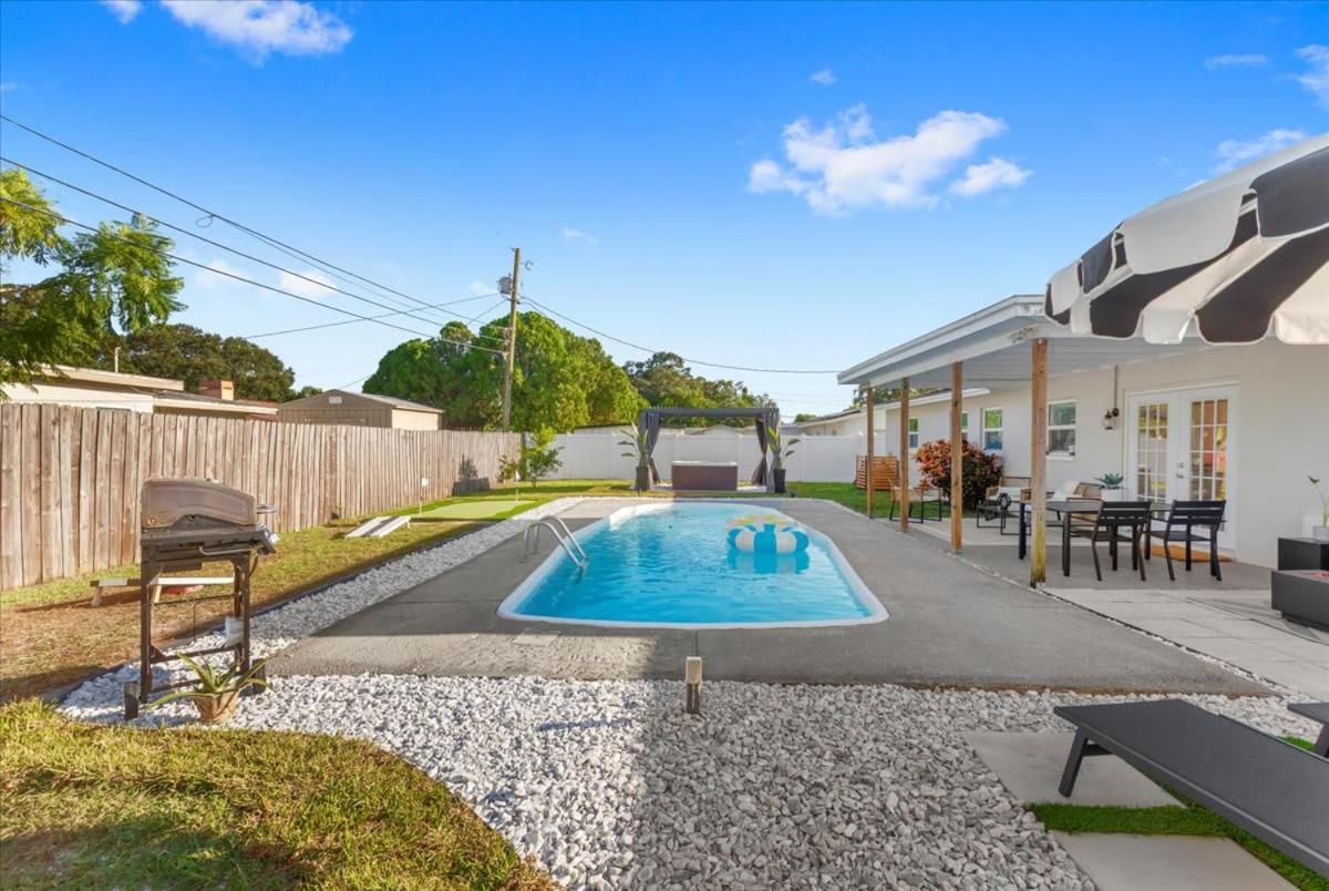 Holiday home The Beverley Pool Hot Tub Near Clearwater