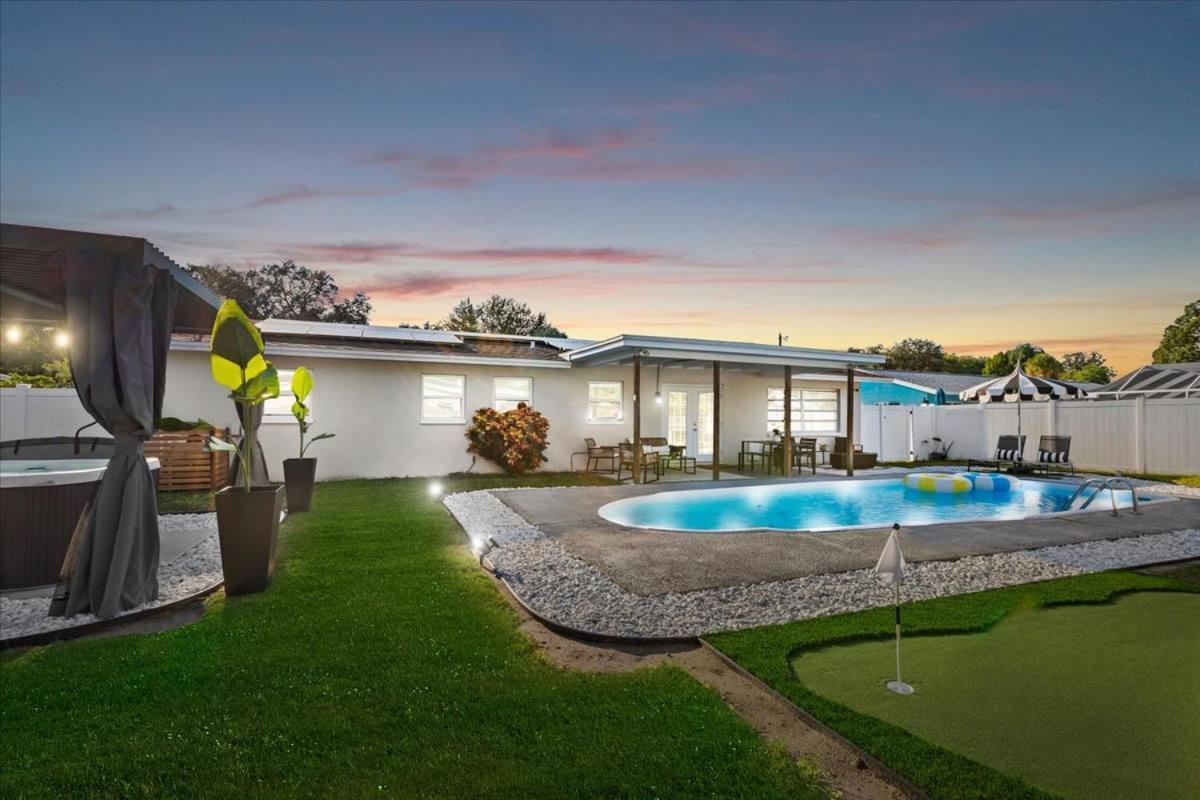 The Beverley Pool Hot Tub Near Holiday home Clearwater