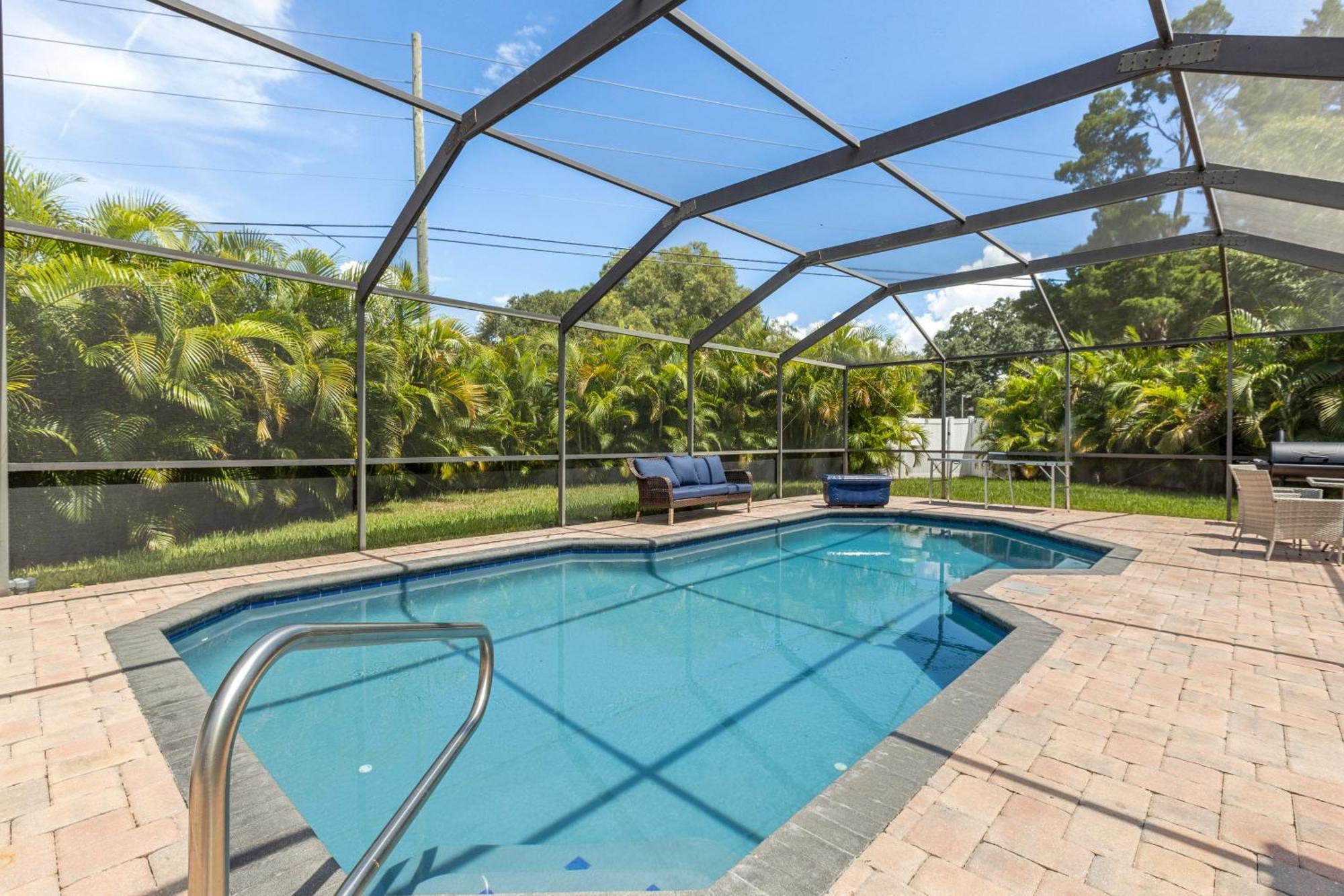 Relaxing Coastal Comfort - Heated Pool Clearwater