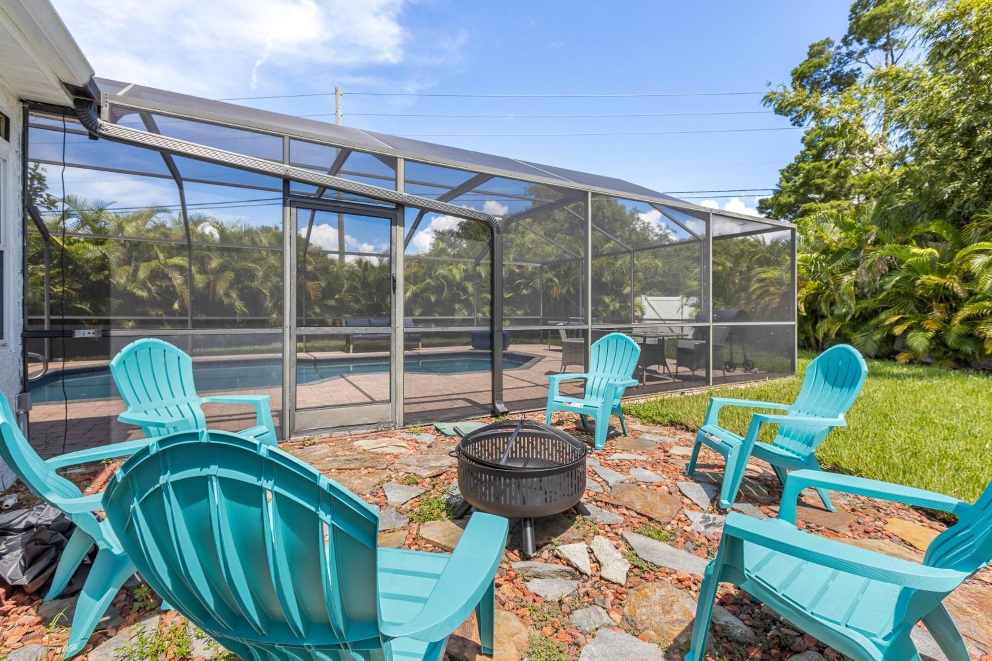 Relaxing Coastal Comfort - Heated Pool Holiday home *