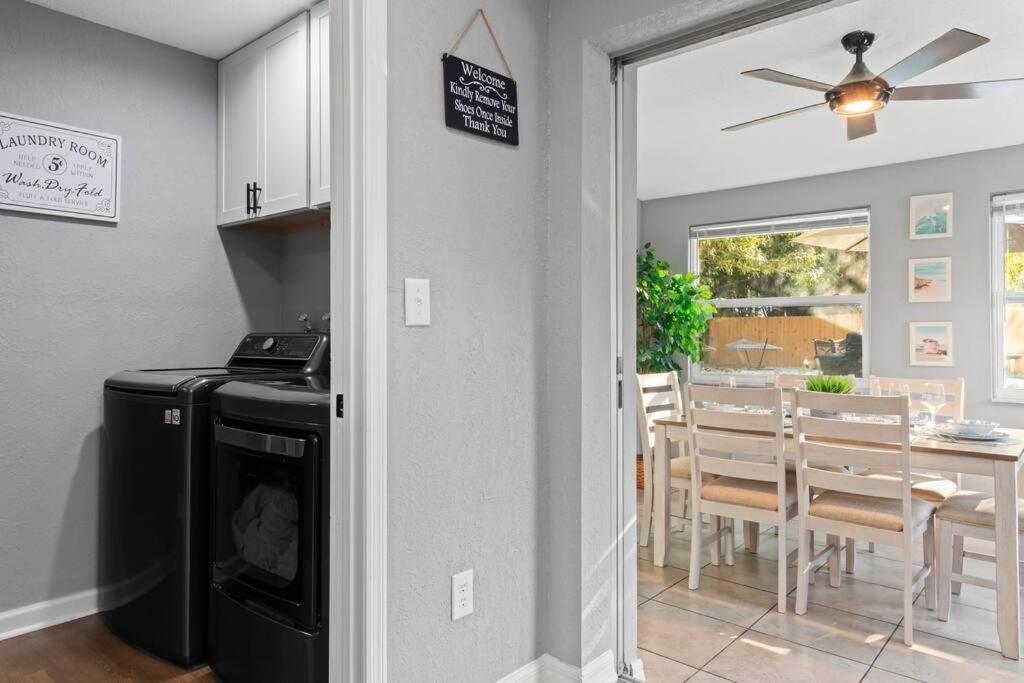Apartment Urban Escape Artificial W Volleyball Pit Clearwater