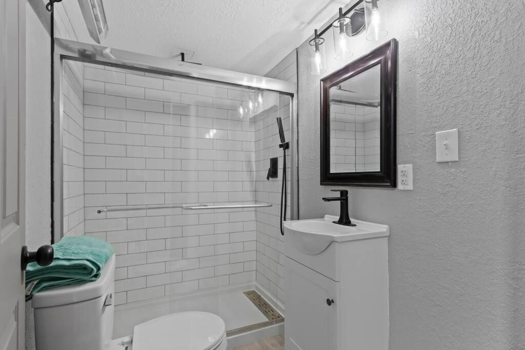 Apartment Urban Escape Artificial W Volleyball Pit Clearwater