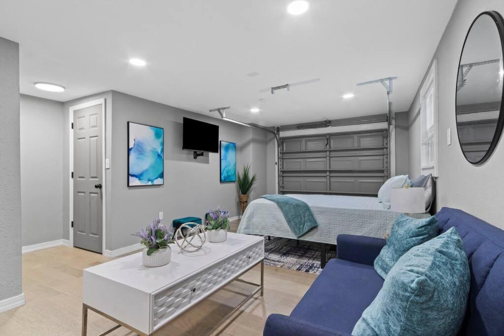 Urban Escape Artificial W Volleyball Pit Apartment