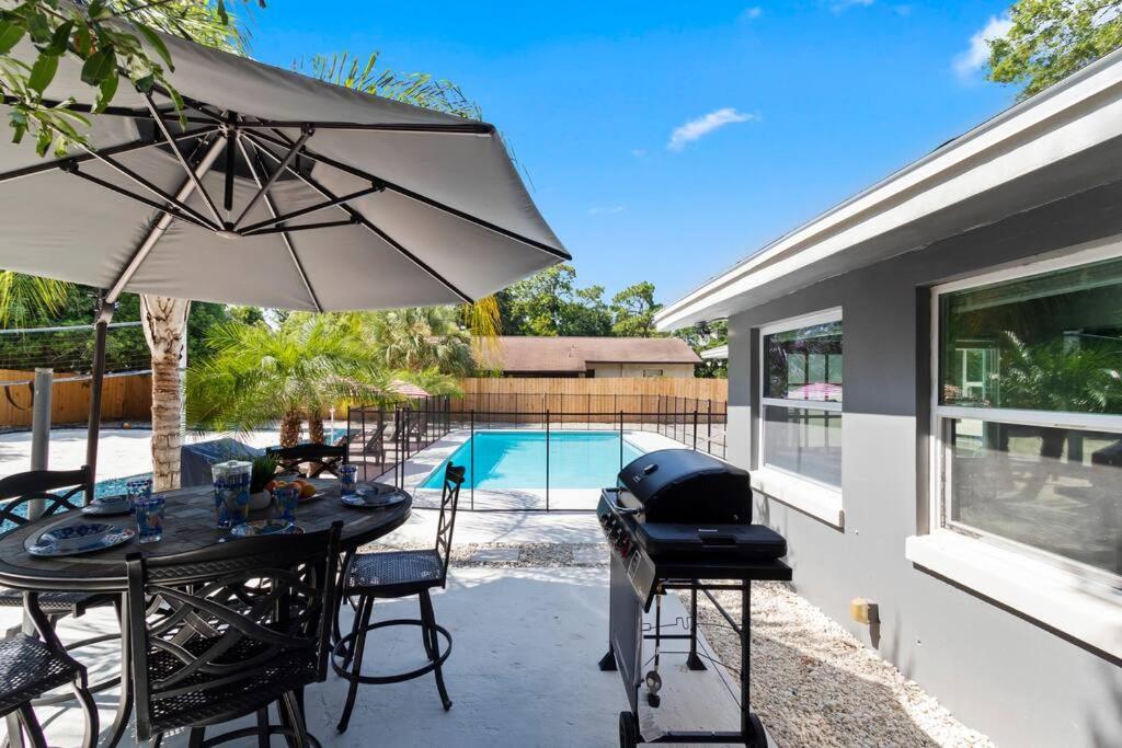 Urban Escape Artificial W Volleyball Pit * Clearwater