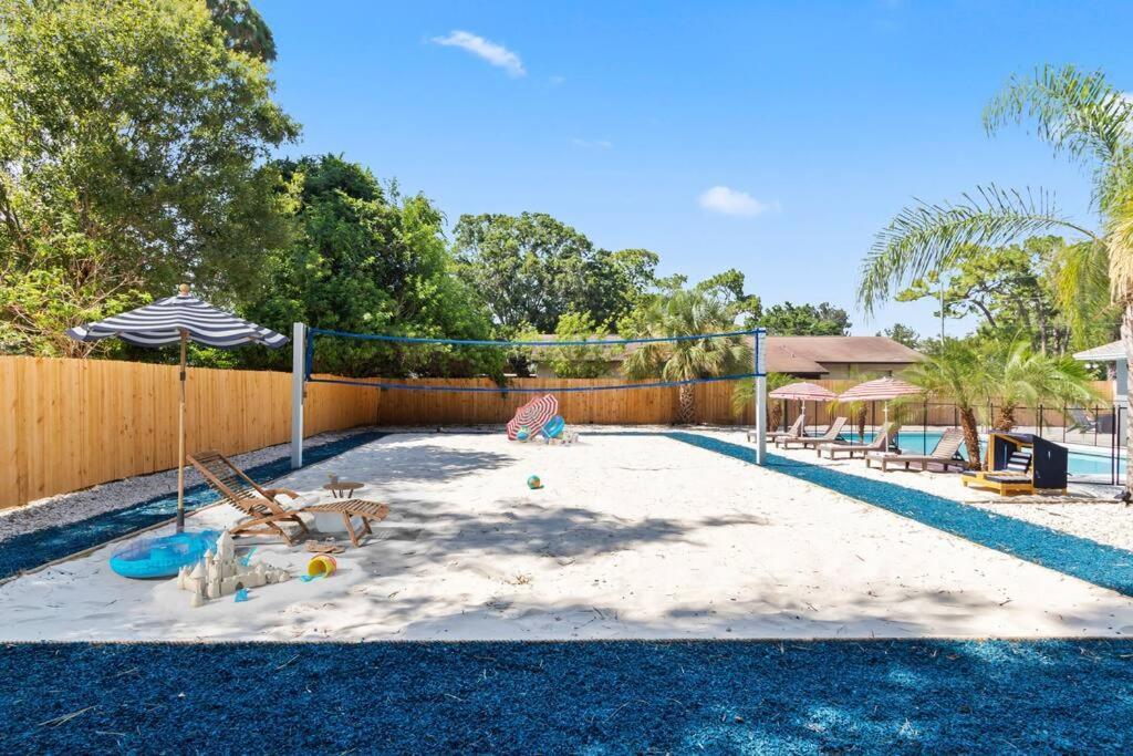 Urban Escape Artificial W Volleyball Pit Apartment *