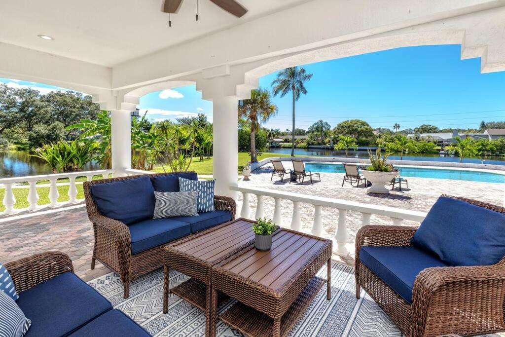 The Belleair Estate - Incredible Waterfront With Heated Pool Villa *