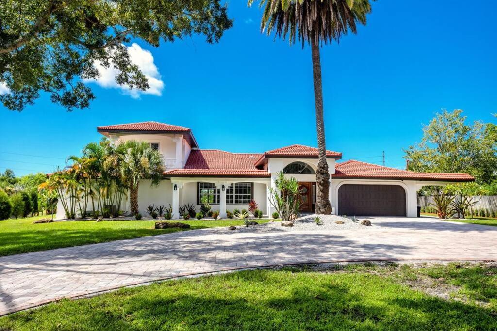 The Belleair Estate - Incredible Waterfront With Heated Pool Villa