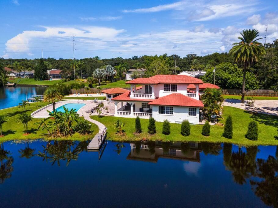 The Belleair Estate - Incredible Waterfront With Heated Pool Villa