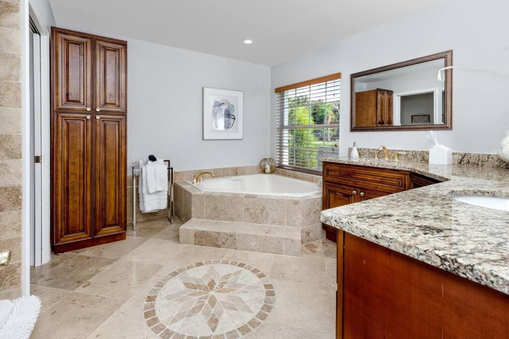 The Belleair Estate - Incredible Waterfront With Heated Pool Villa