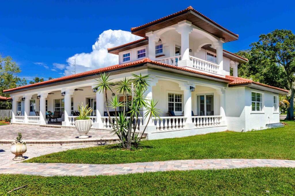 The Belleair Estate - Incredible Waterfront With Heated Pool Villa Clearwater