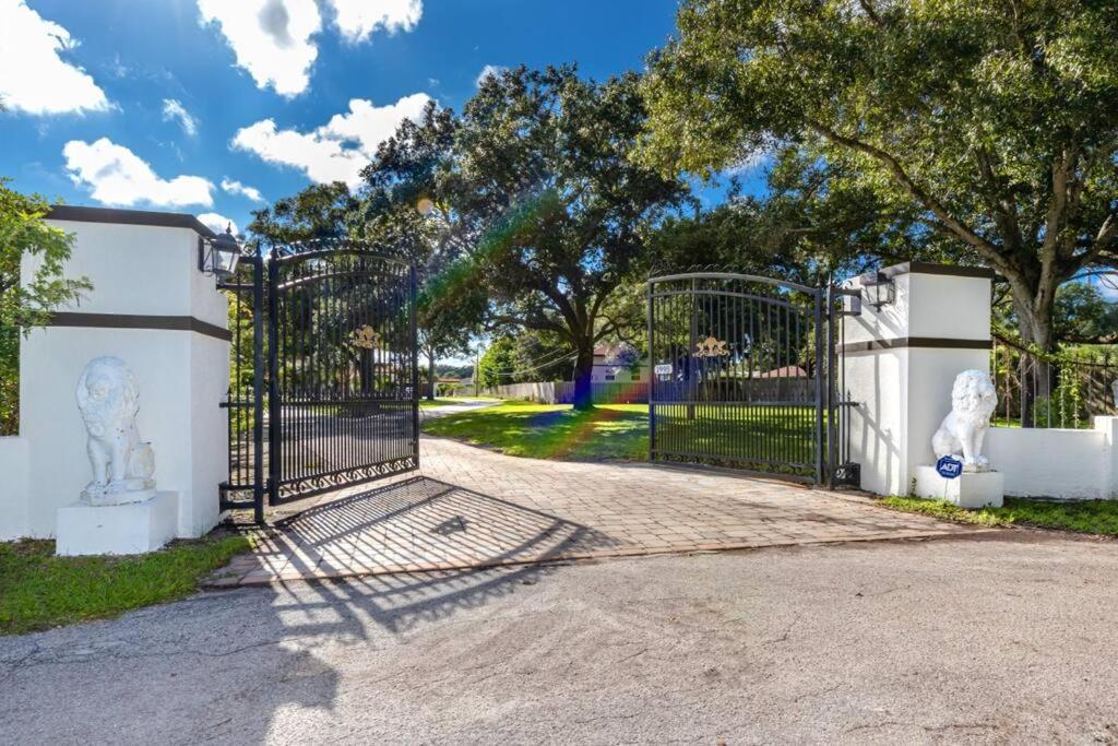The Belleair Estate - Incredible Waterfront With Heated Pool Villa