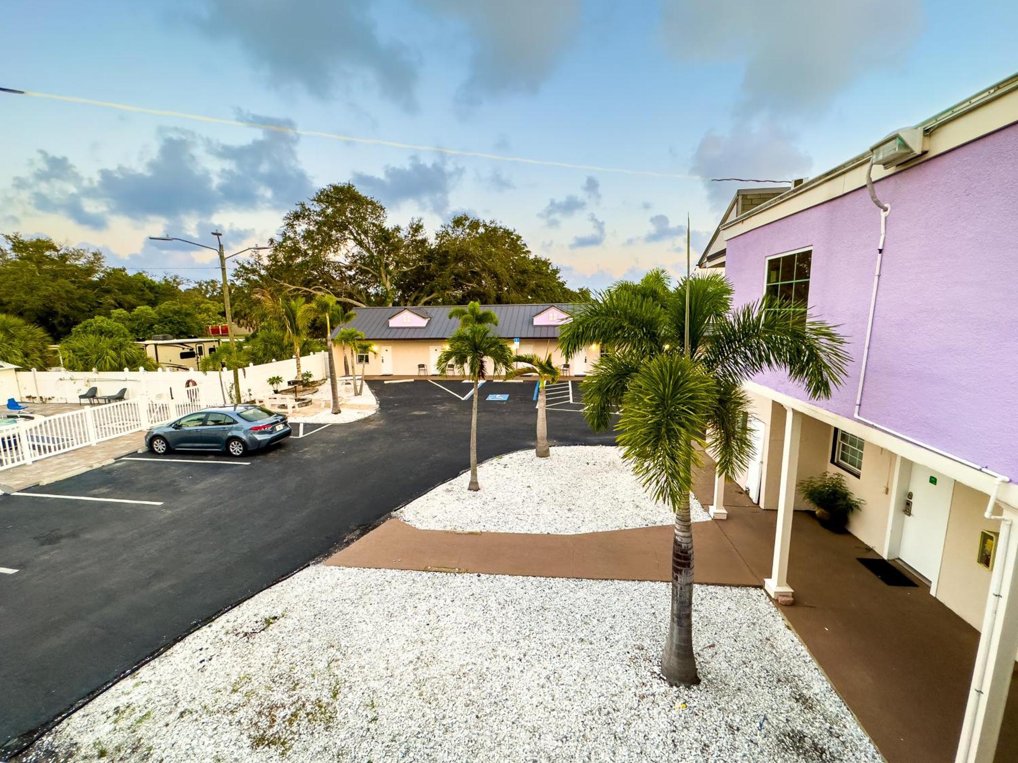2q Beds With Shared Pool 18 *