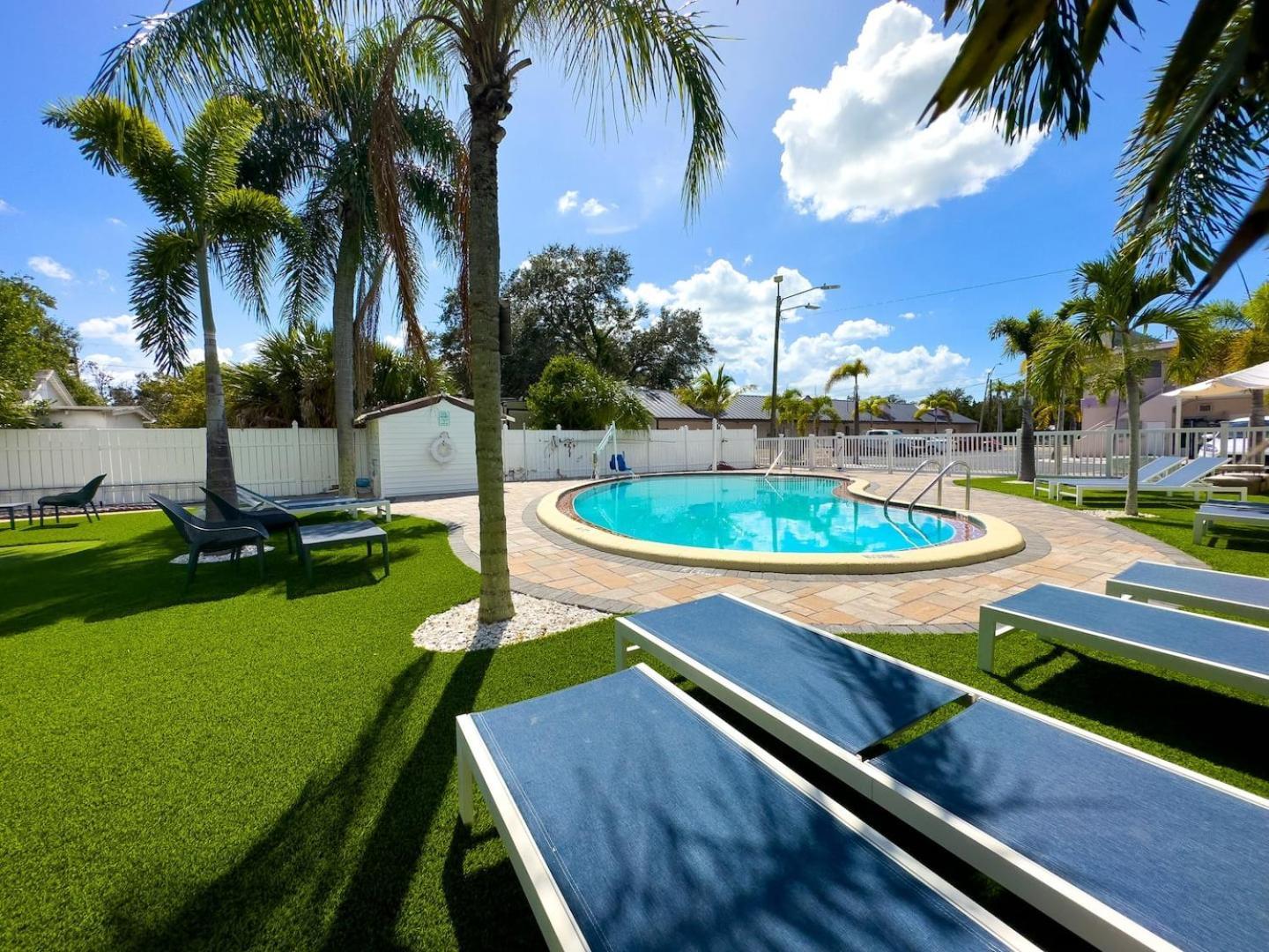 Apartment 1q Bed With Shared Pool 11 Handicap Access Clearwater