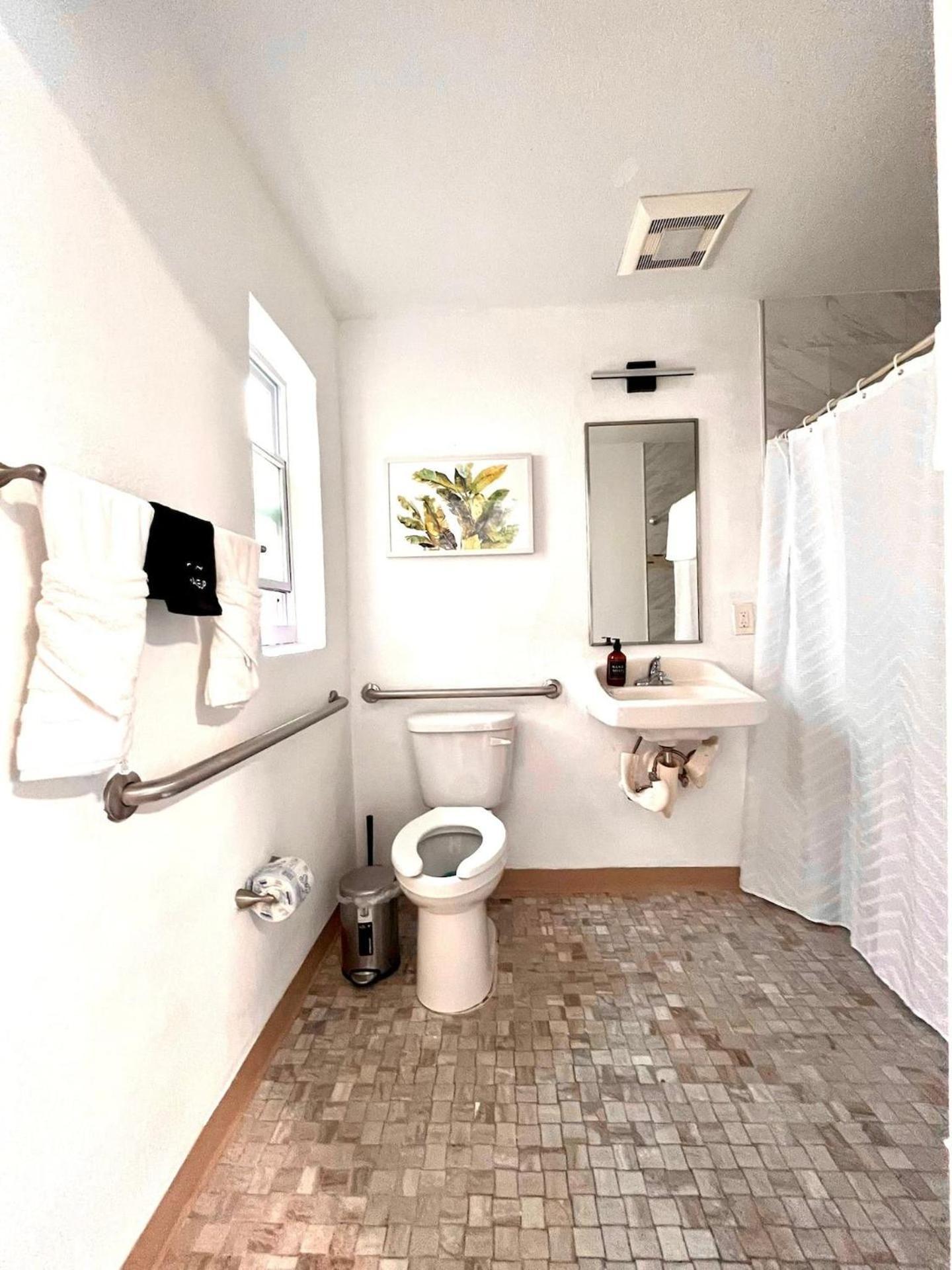 1q Bed With Shared Pool 11 Handicap Access Apartment