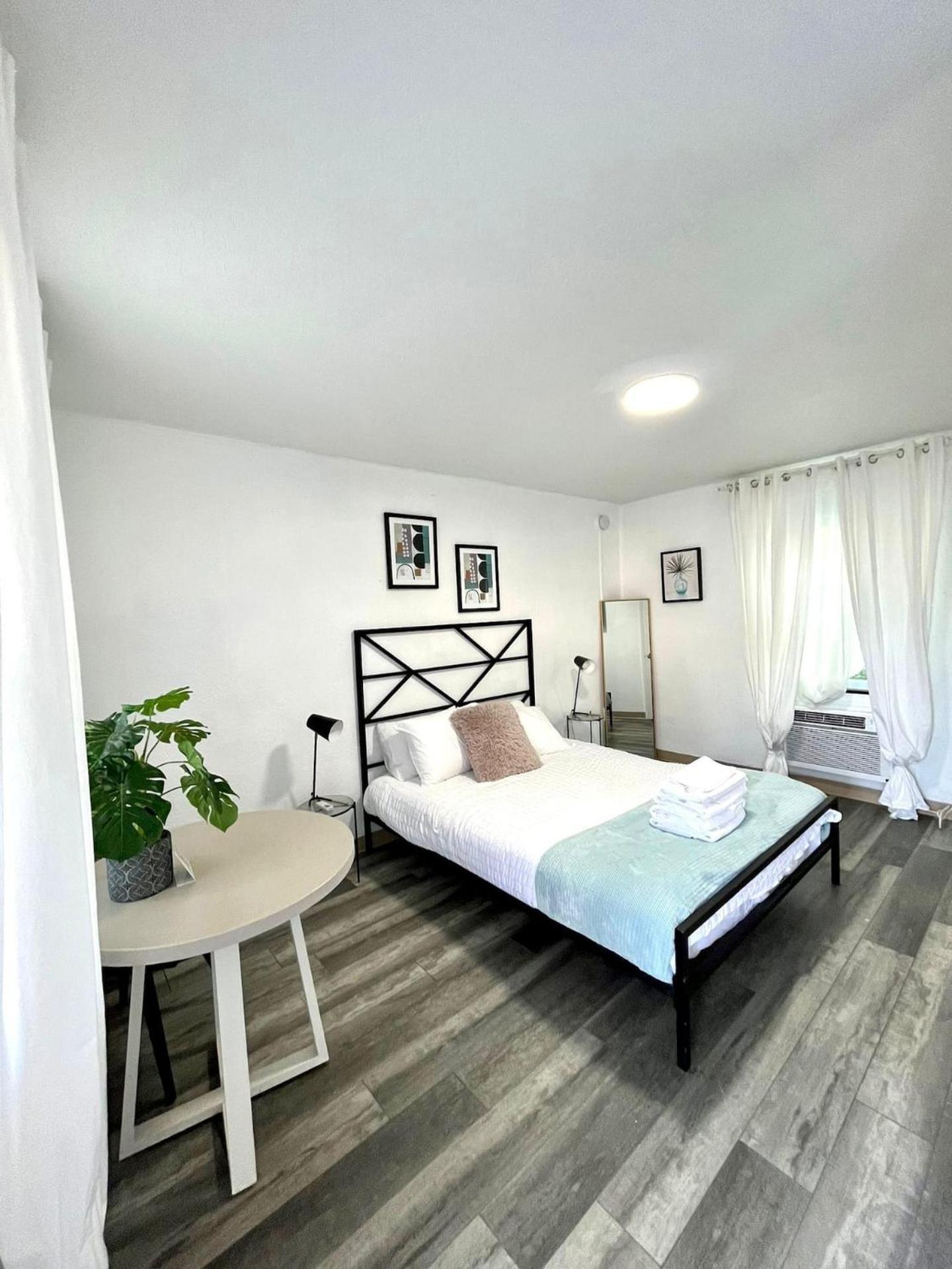 1q Bed With Shared Pool 11 Handicap Access