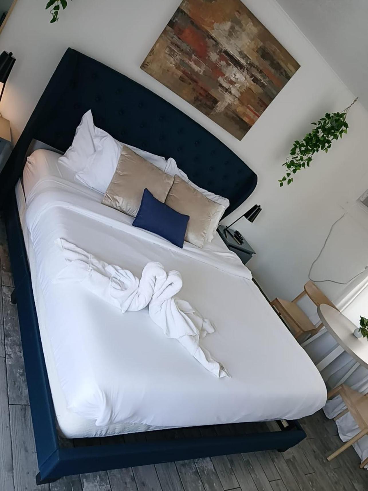 1k Bed With Shared Pool 16 *