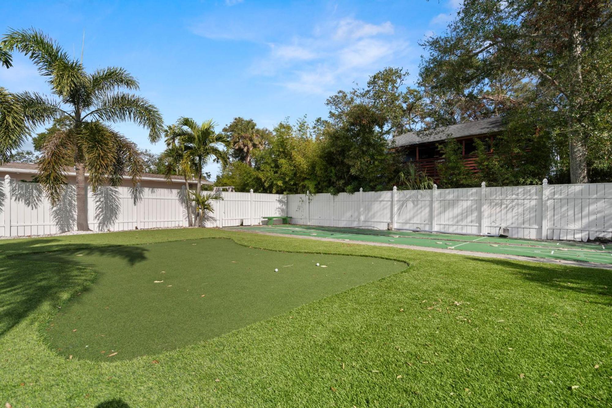 2q Beds With Shared Pool 01 Clearwater