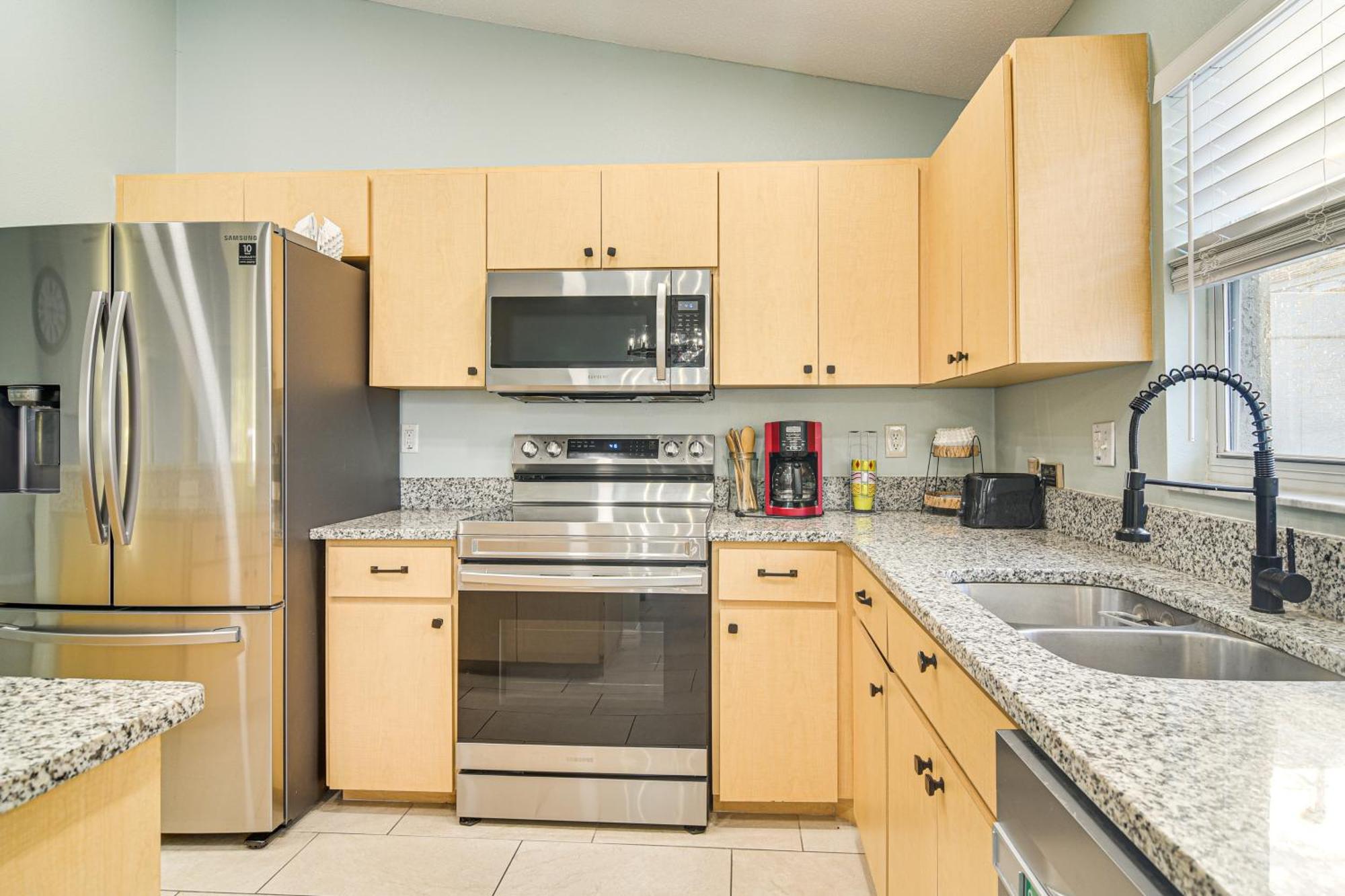 3 Mi To With Patio And Grill! Holiday home *