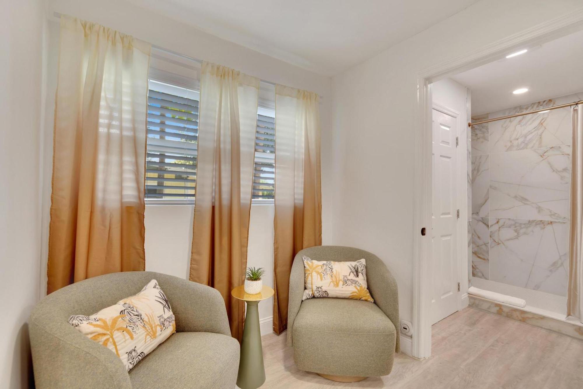 Holiday home 1543 Lakeview Road *