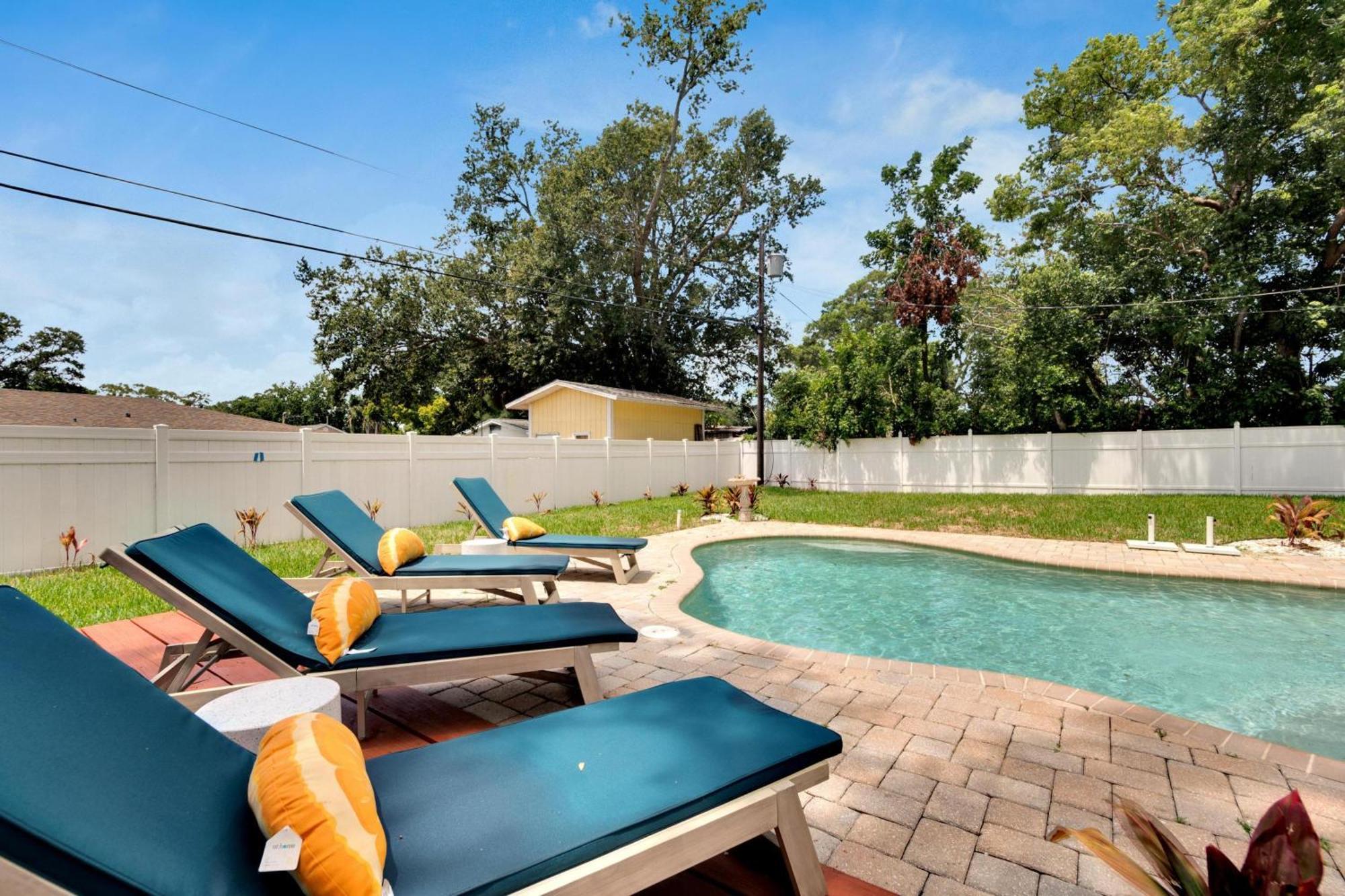 1543 Lakeview Road