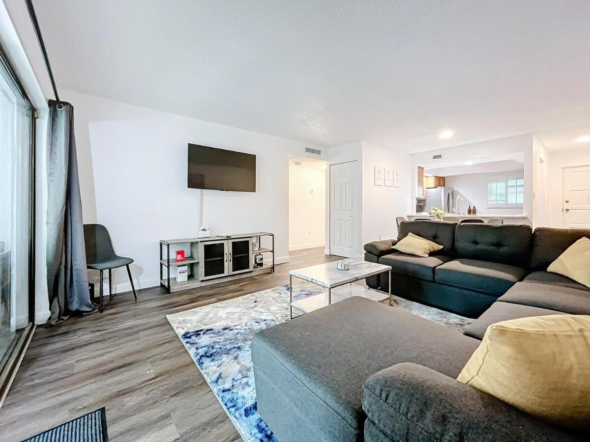 Apartment Spacious Getaway- Comfort &convenience *