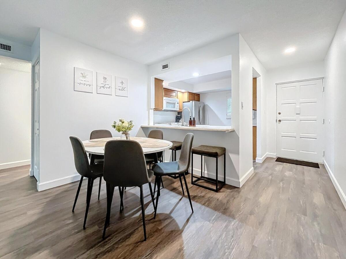 Spacious Getaway- Comfort &convenience Apartment