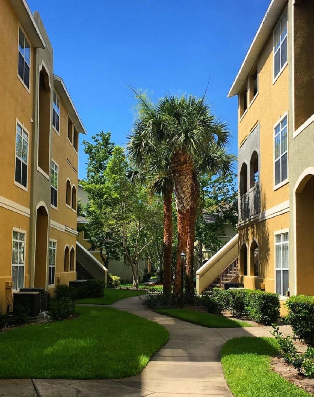 Beach, Florida, Modern Fully Renovated 2nd Floor Condo, Heated Pool Apartment