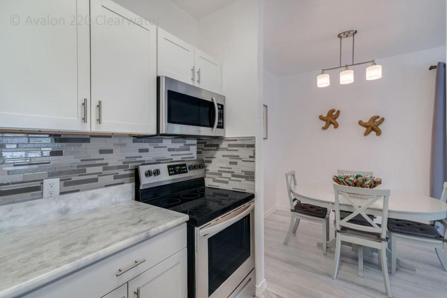 Beach, Florida, Modern Fully Renovated 2nd Floor Condo, Heated Pool Apartment