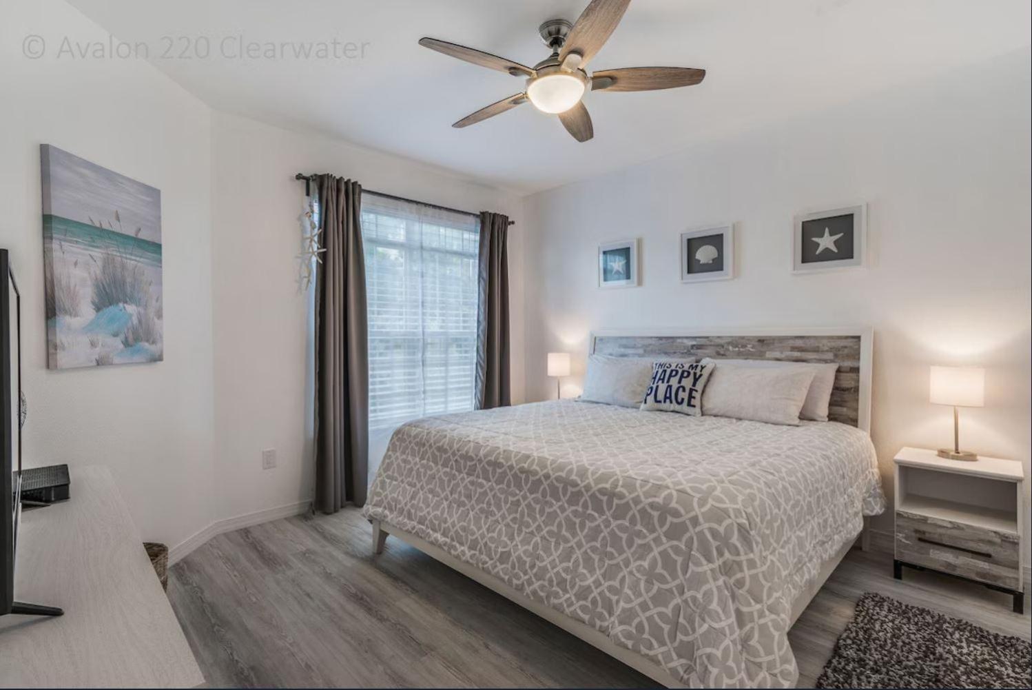 Beach, Florida, Modern Fully Renovated 2nd Floor Condo, Heated Pool * Clearwater
