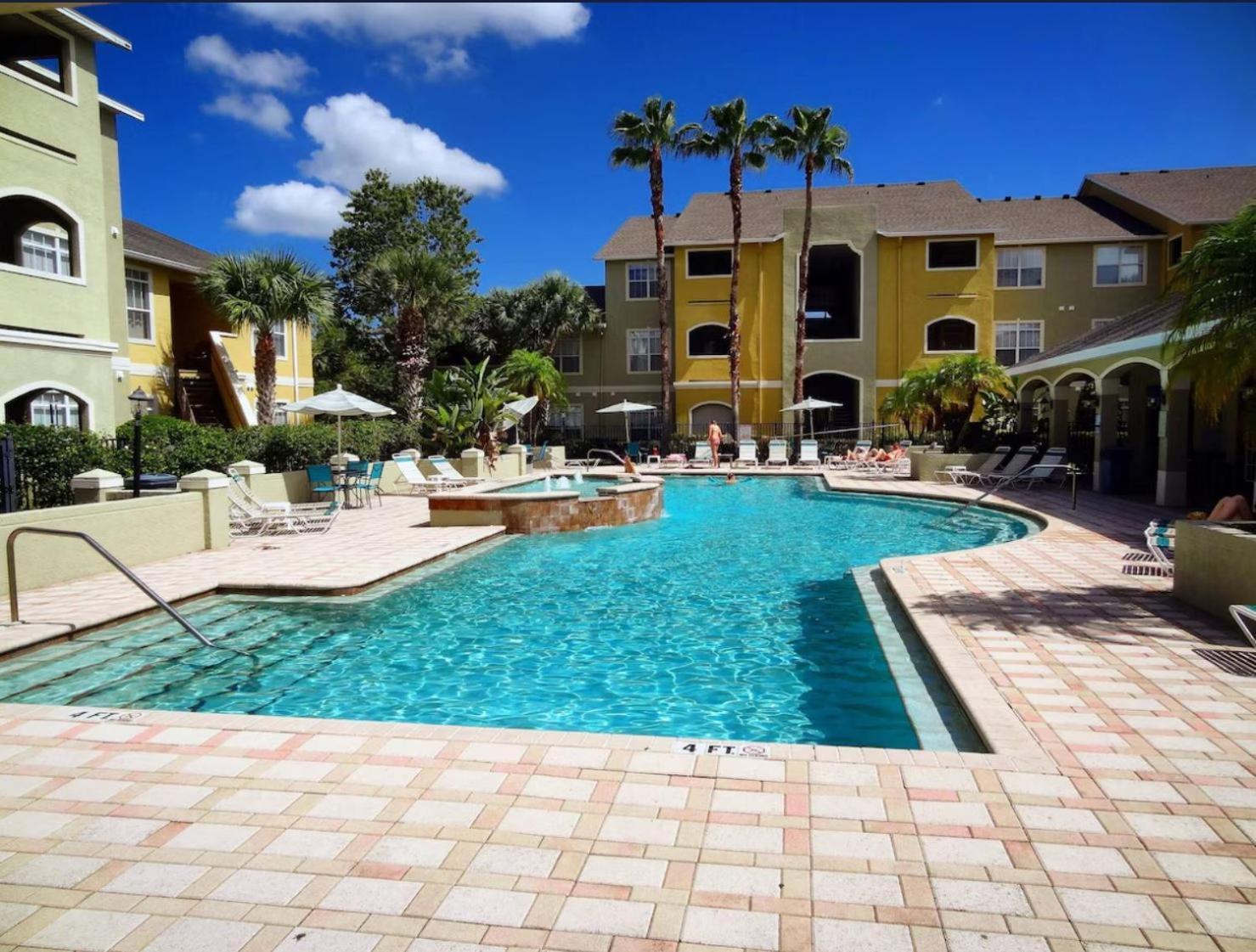 Beach, Florida, Modern Fully Renovated 2nd Floor Condo, Heated Pool * Clearwater