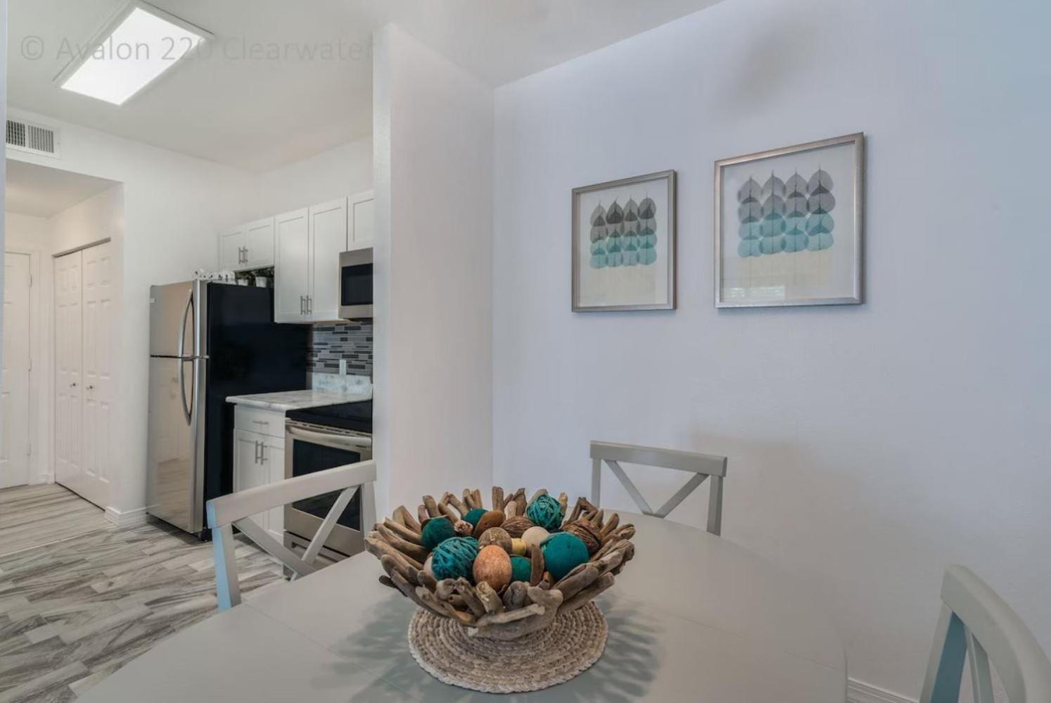 Apartment Beach, Florida, Modern Fully Renovated 2nd Floor Condo, Heated Pool