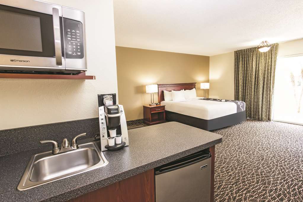 La Quinta By Wyndham Central Hotel