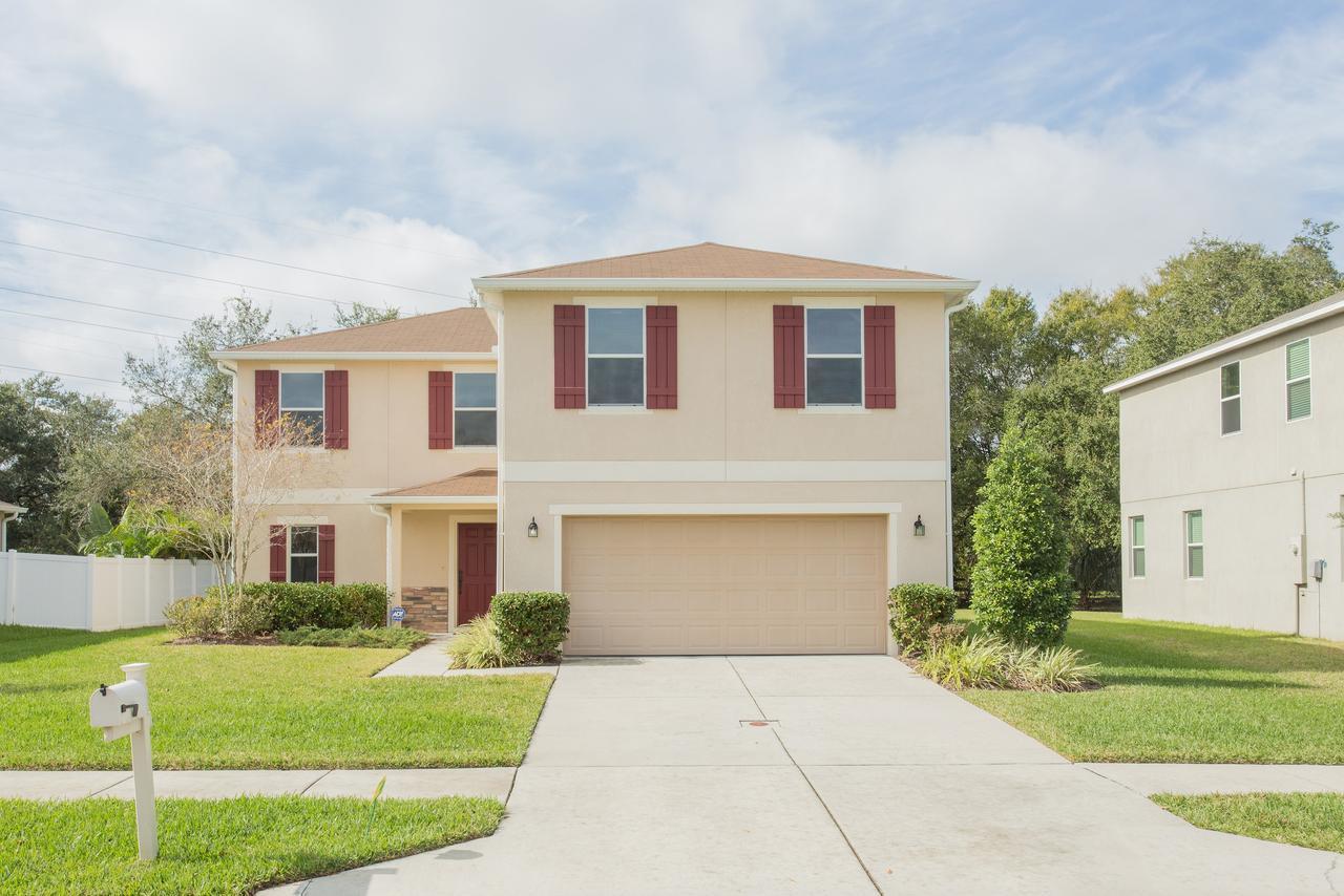 Modern 4 Bedroom House With Swimming Pool Holiday home Clearwater
