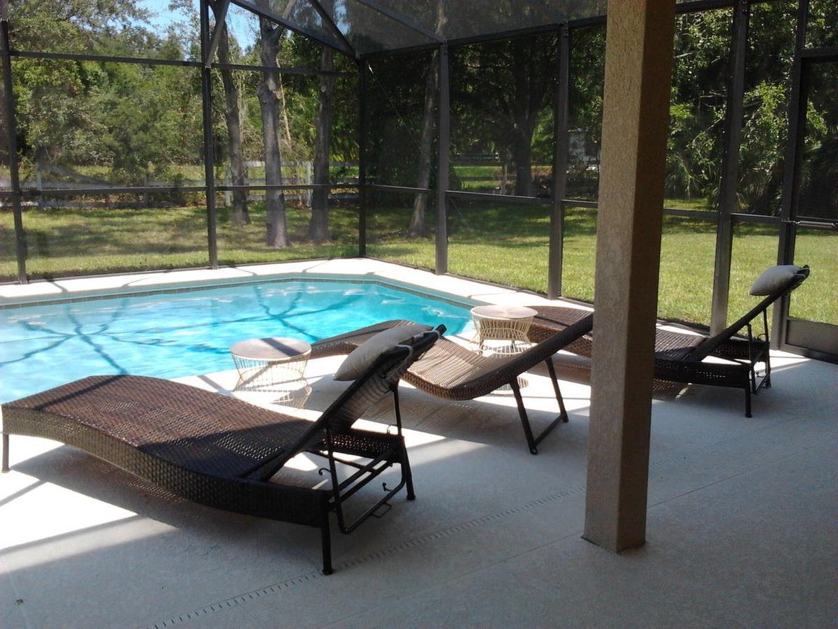 Modern 4 Bedroom House With Swimming Pool Holiday home *