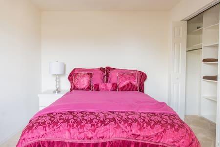 Modern 4 Bedroom House With Swimming Pool * Clearwater