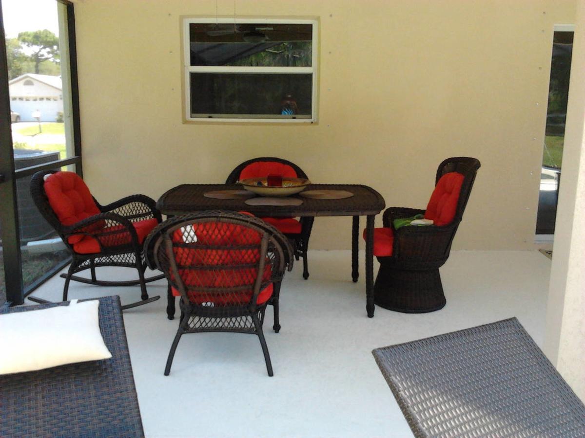 Modern 4 Bedroom House With Swimming Pool Holiday home *