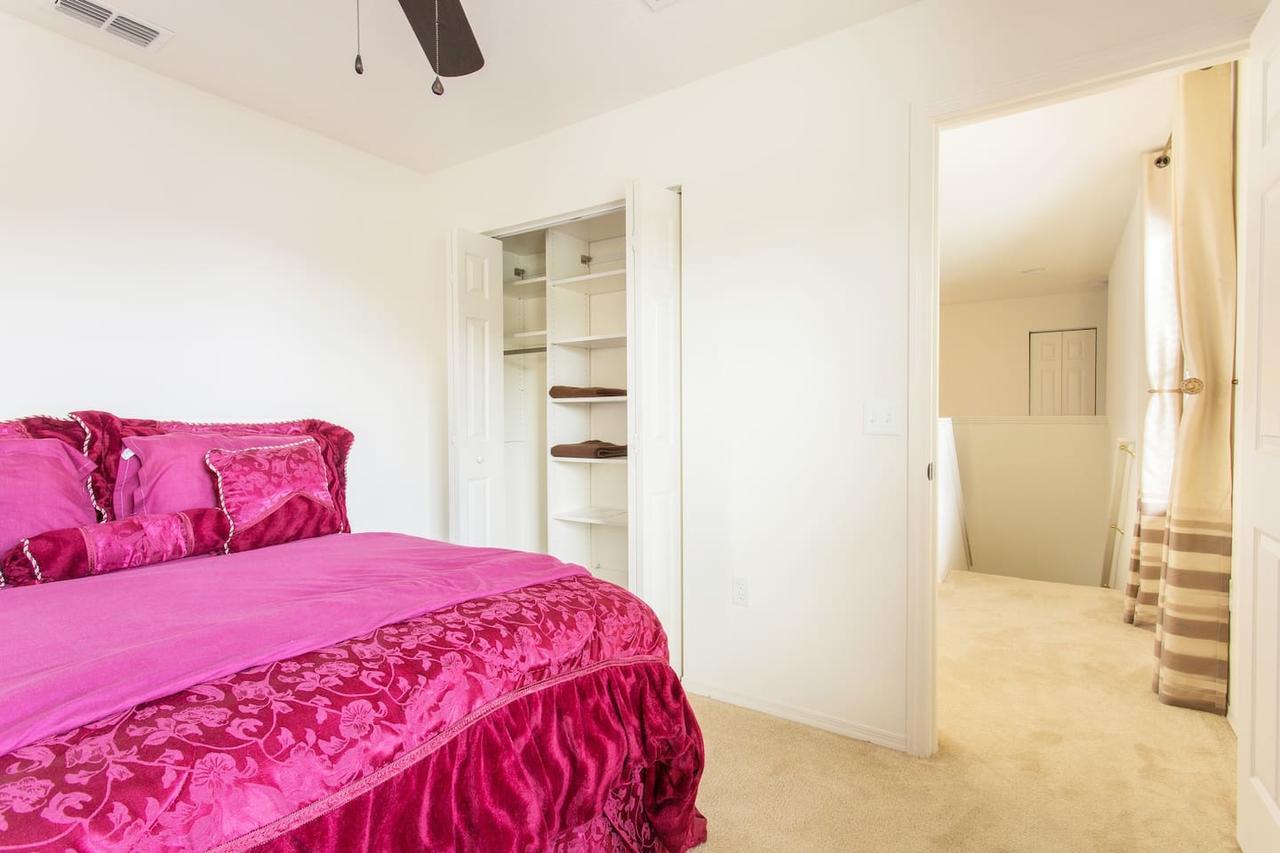 Holiday home Modern 4 Bedroom House With Swimming Pool