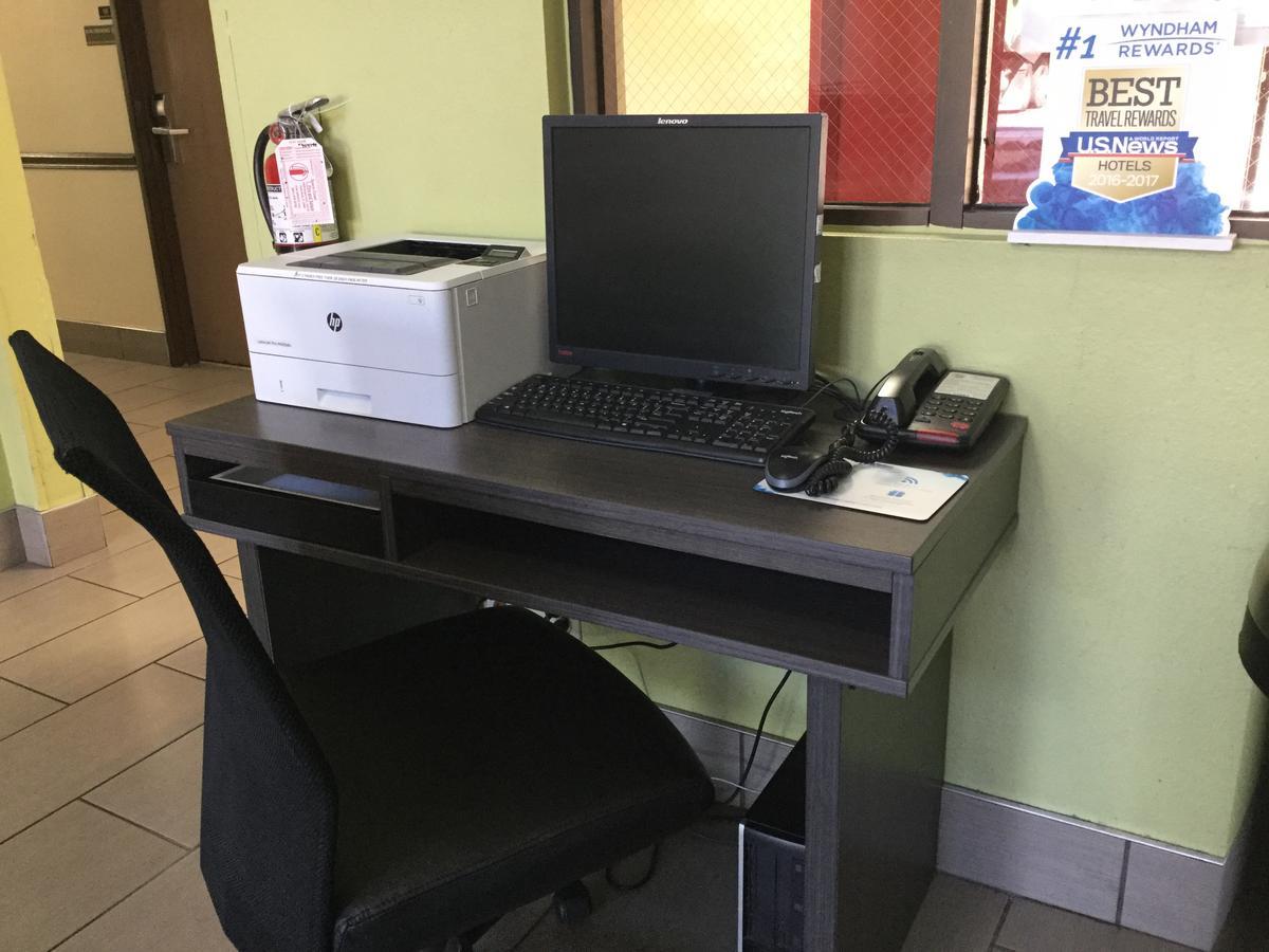 Super 8 By Wyndham Clearwater/st. Petersburg Airport Hotel