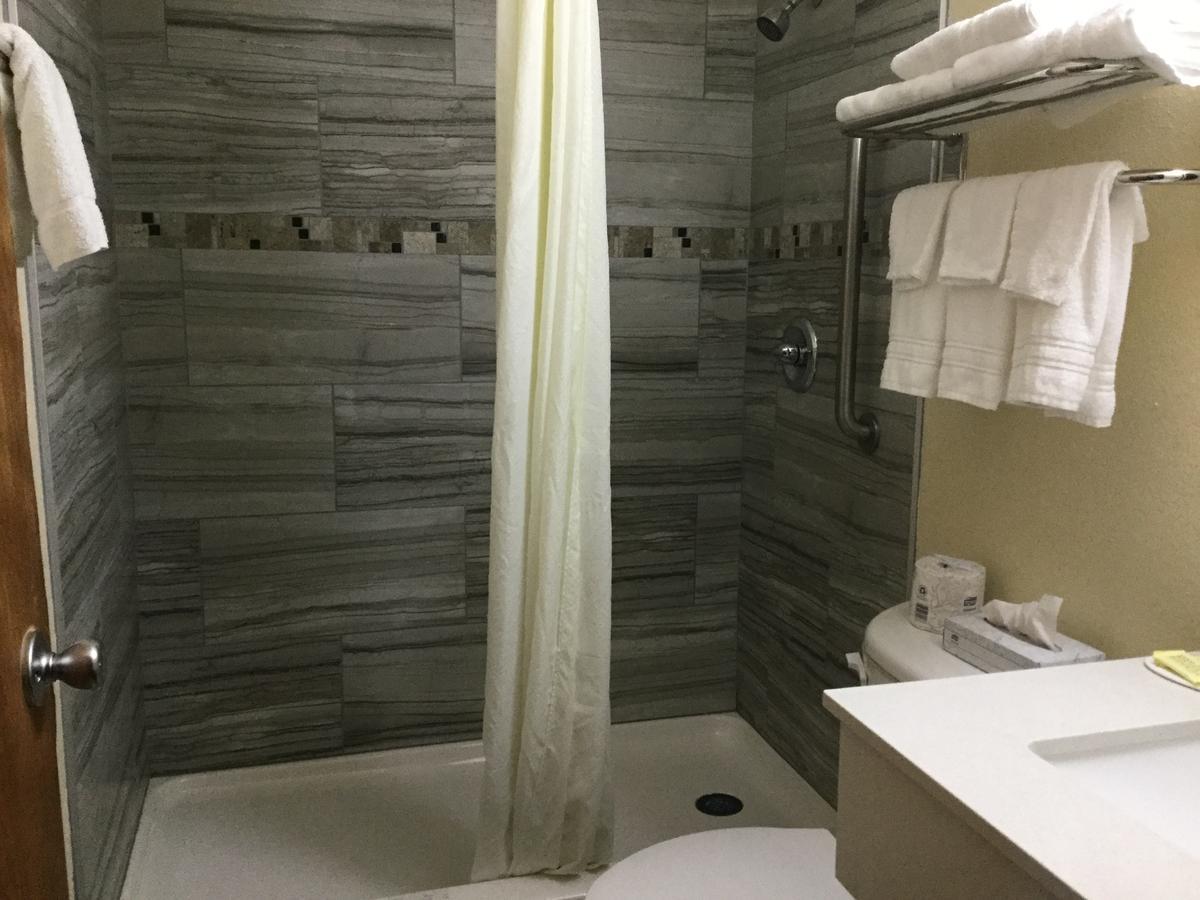 Super 8 By Wyndham Clearwater/st. Petersburg Airport Hotel