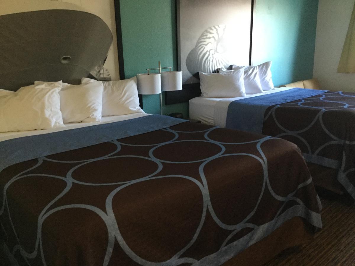 Super 8 By Wyndham Clearwater/st. Petersburg Airport Hotel