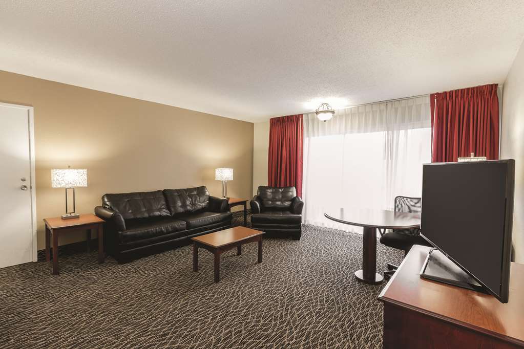 La Quinta By Wyndham Central Hotel