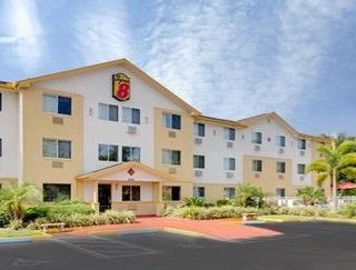 Super 8 By Wyndham Clearwater/st. Petersburg Airport Hotel