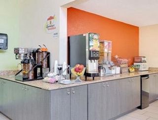 Super 8 By Wyndham Clearwater/st. Petersburg Airport Hotel 3*