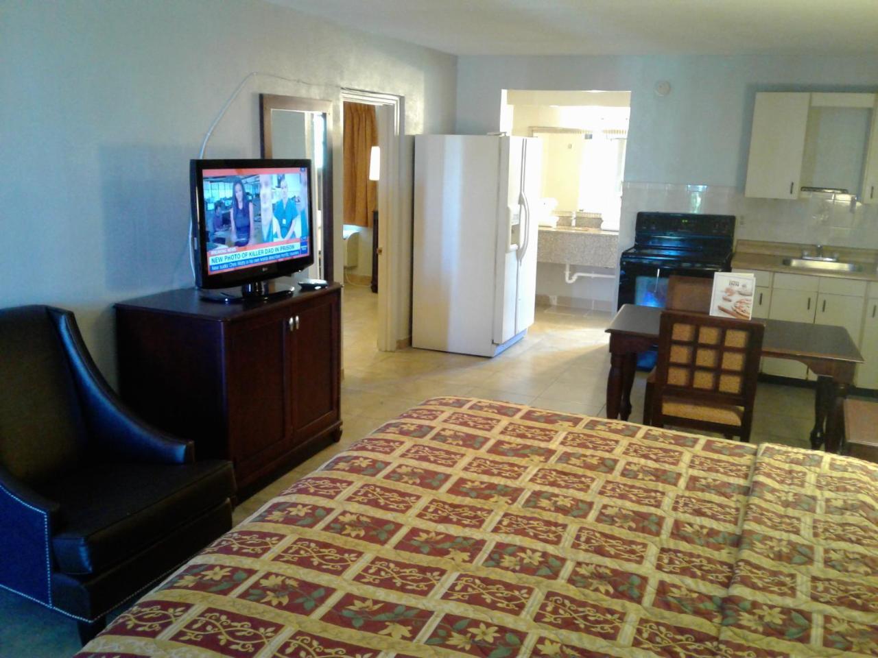 Express & - 5 Miles From St Petersburg Airport Hotel